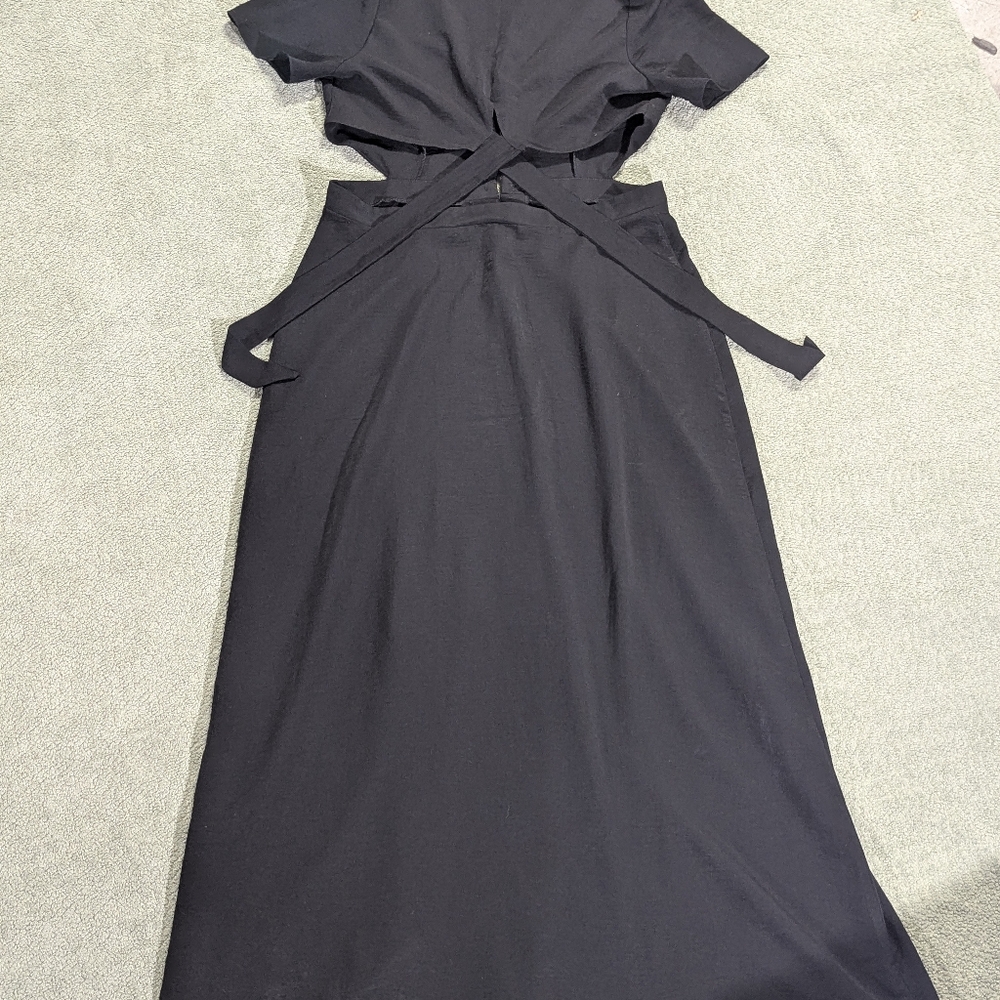 ASOS DESIGN v neck cut out waist midi dress in black - Picture 8 of 8